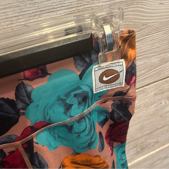 NIKE DRI FIT ONE ICON CLASH FLORAL BIKE TRAINING SHORTS WOMEN S - Picture 4 of 7